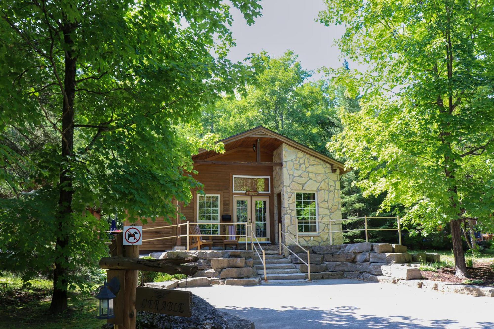 La Bannik Villa Ville-Marie Exteriör bild